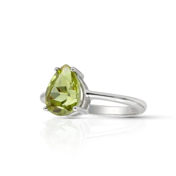 Pierścionek srebrny z perydotem 9×7 mm – Kropla Wiosennego Światła