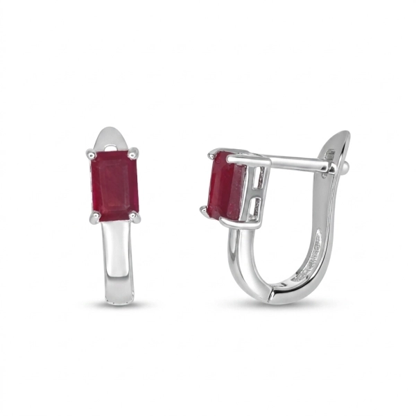 Kolczyki srebrne z rubinem 6×4 mm – Rubinowa Esencja Elegancji